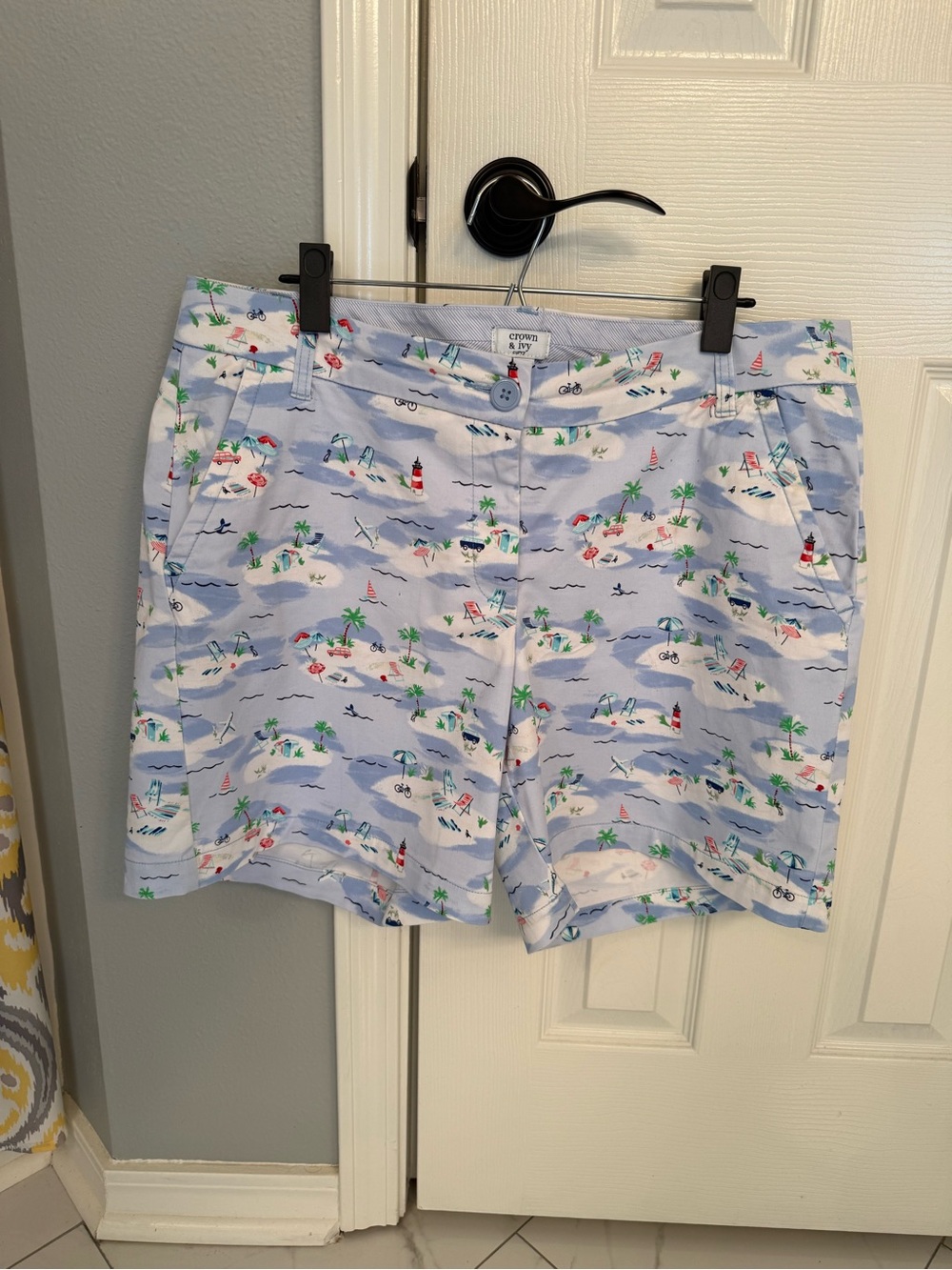 crown & ivy Light Blue Nautical Beach Print Women's Shorts